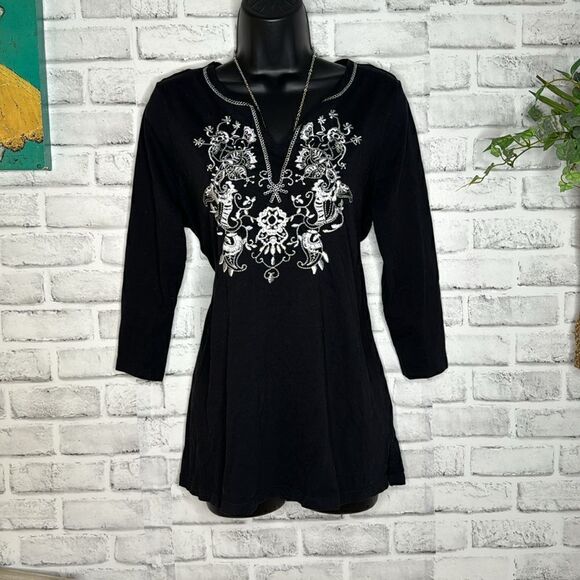 Kim Rogers Embroidered Boho Black & White Vneck Top Shirt Flowy Medium - Picture 4 of 6